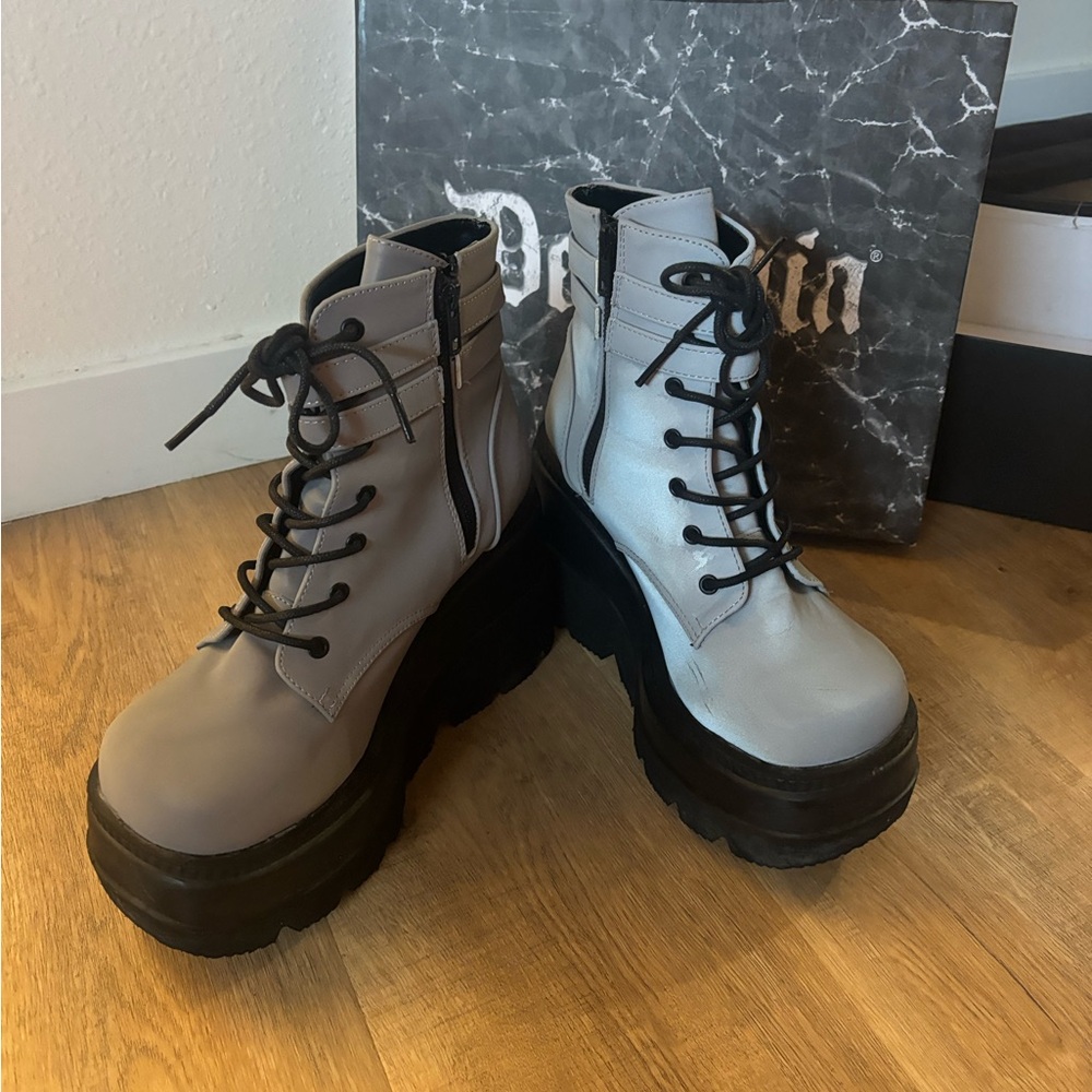 DEMONIA Stylish Women's Gray and Silver Platform Boots
